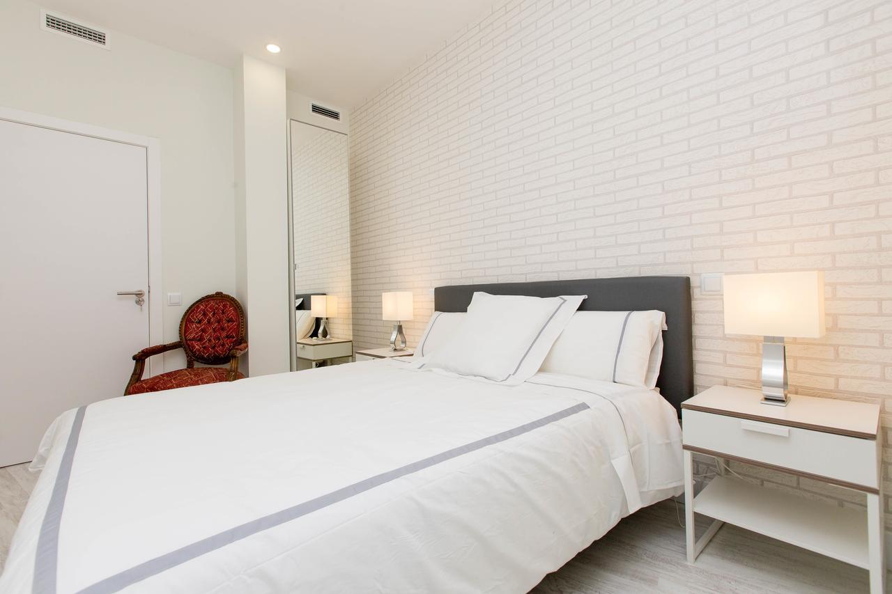 Апартаменти Bookinmadrid Com - Cascorro Sq 18 Pax Екстер'єр фото